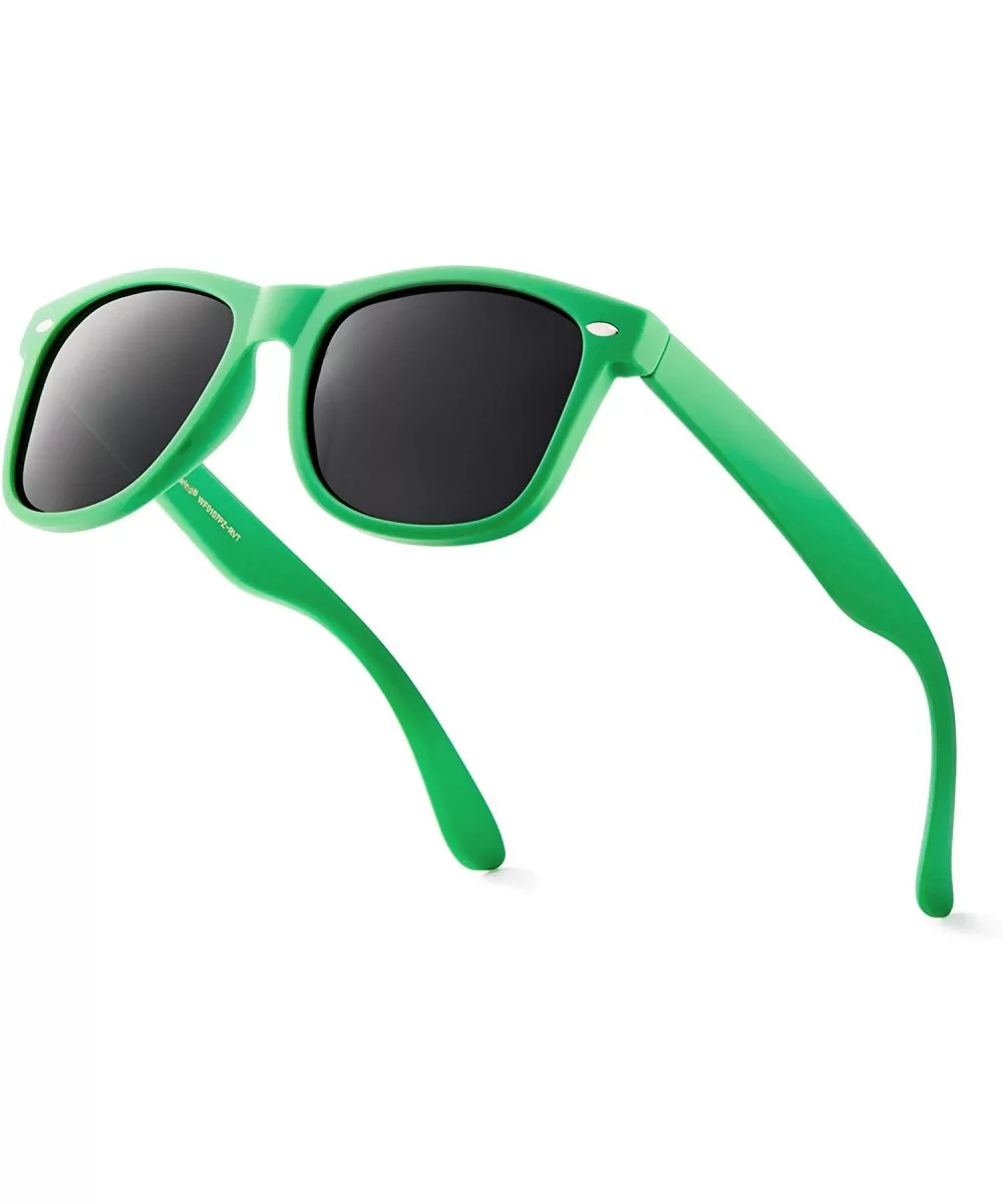 Polarized Sunglasses for Men and Women Stylish & Trendy Sun Glasses - Matte Hunter Green - Smoke - CE124WSYAFR $10.51 Sport