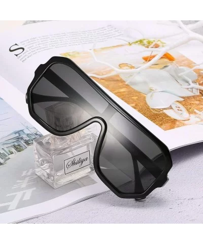 All-In-One Sunglasses Trend With Big Glasses Street Snap With Big Frame Sunglasses - 7. Grey Frame and Grey Sheet - CK18TMRLD...